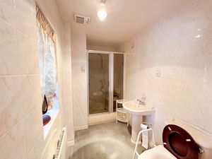 Ensuite- click for photo gallery